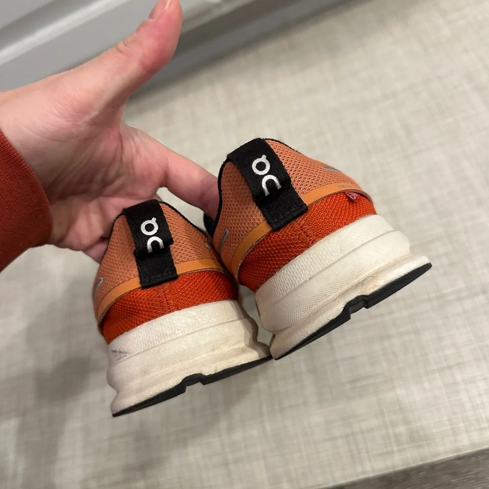 On cloud running shoes - Picture 3 of 7
